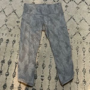 Athleta Gray pattern cropped leggings
